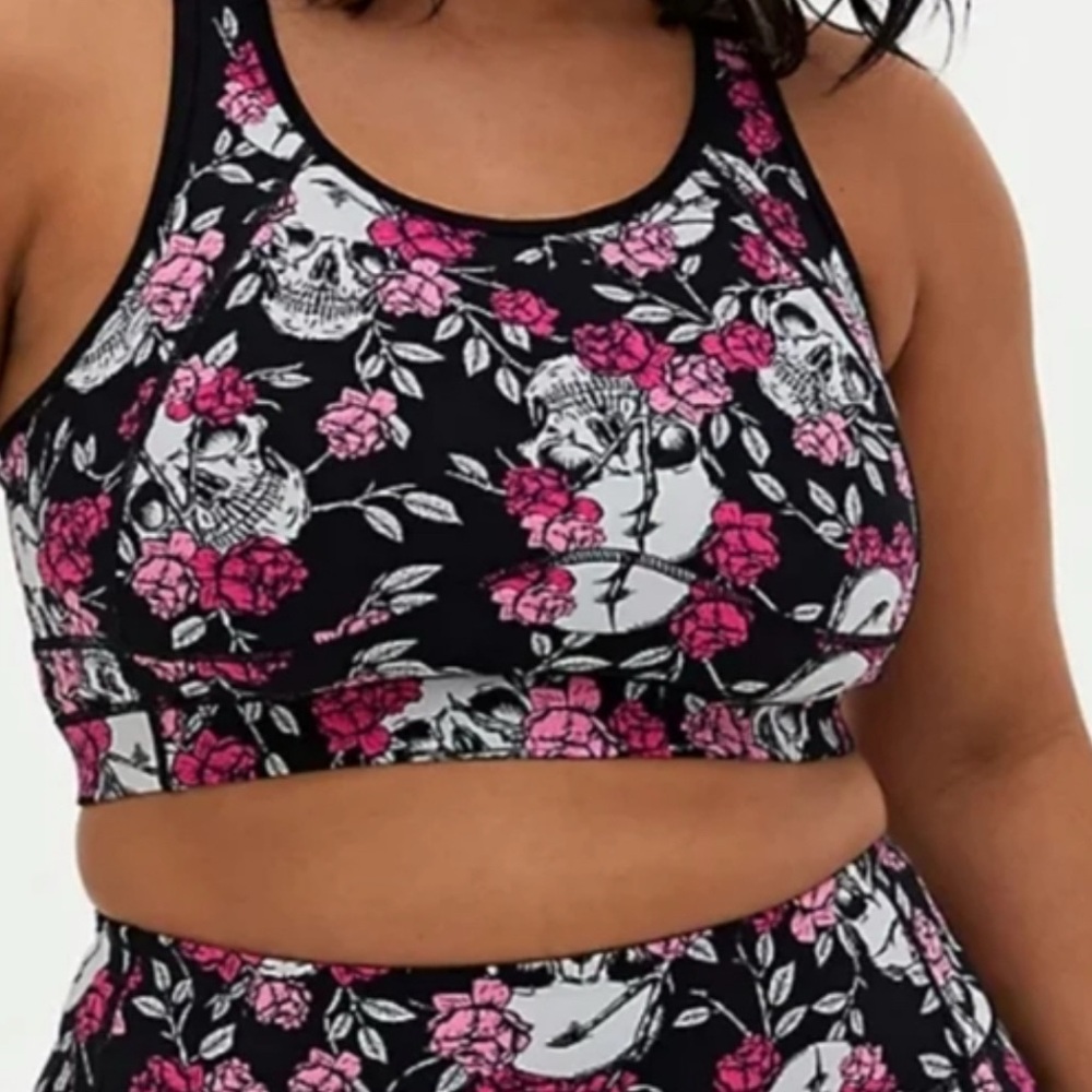 Torrid Active Sports Bra Skulls and Roses (Torrid Size 4)